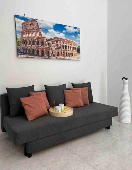 3 Fermate Dal Colosseo - Casa Vacanze Elena - 50 M Da Metro Garbatella — Photos 2